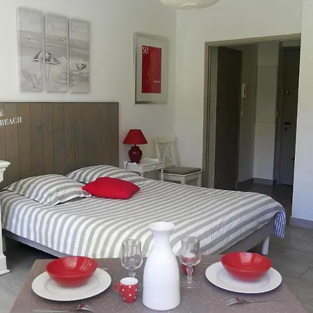 特拉斯一室公寓 *